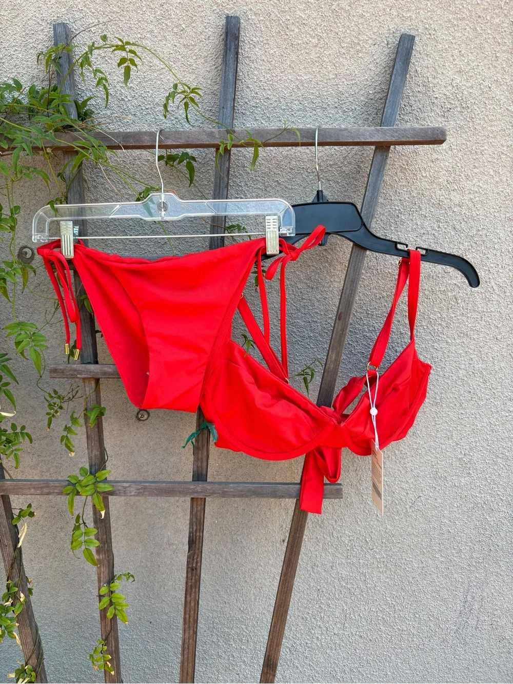 Monday Swimwear Maui Top + LE MARAIS BOTTOM - CHILI PEPPER VV- M new with Tags!
